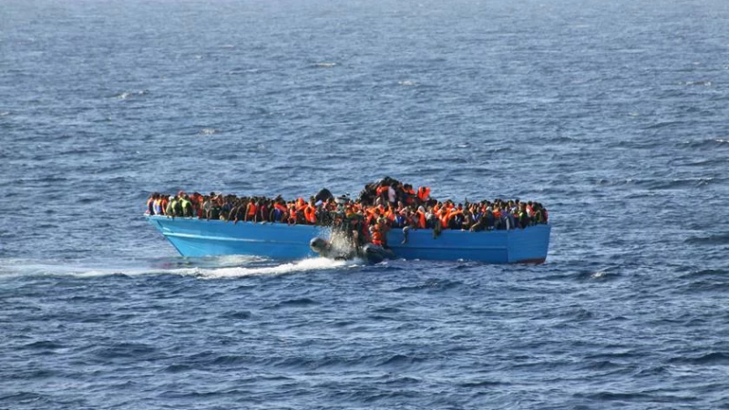 Mais de 40 imigrantes morrem afogados após naufrágio de barco no mar Mediterrâneo