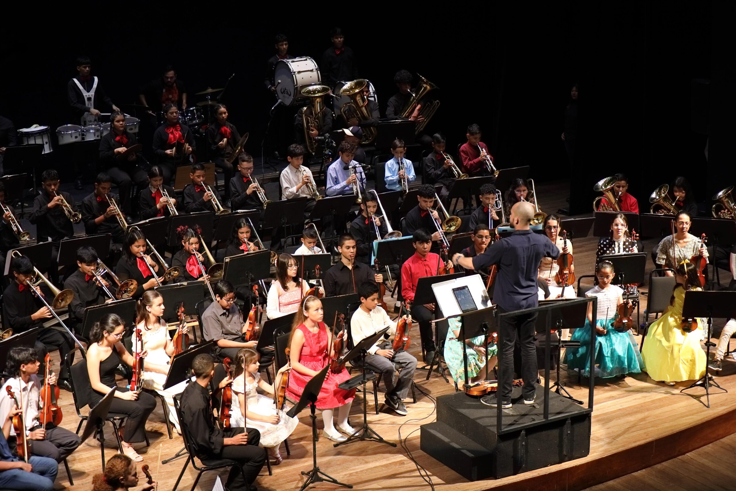 Concerto da Juventude: projetos de extensão da UEA celebram o Dia das Mães, no Teatro Amazonas