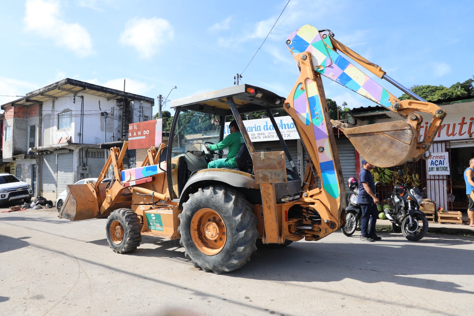 ‘Asfalta Manaus’ chega ao bairro Cidade de Deus, anuncia prefeito