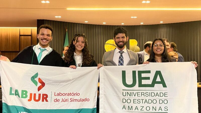 Acadêmicos de Direito da UEA conquistam bicampeonato no Júri Simulado da OAB