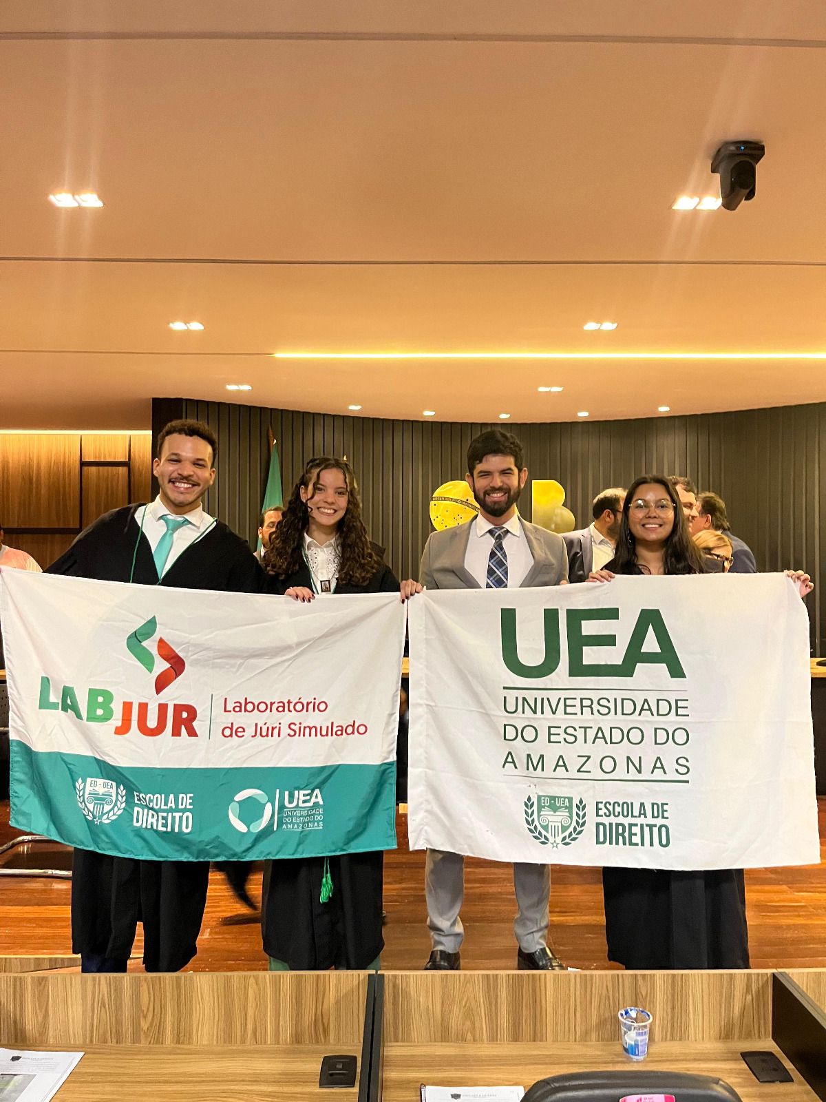 Acadêmicos de Direito da UEA conquistam bicampeonato no Júri Simulado da OAB